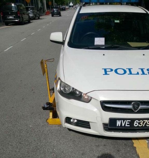 kereta polis