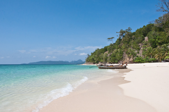 pantai bamboo island